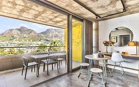 Modern Bo-Kaap Escape Pool And Views